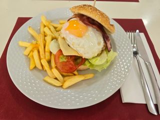 Hamburguesa De La Casa