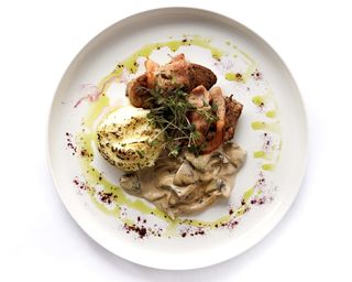 Медальйони зі свинини з грибним соусом