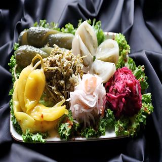 მწნილის ასორტი