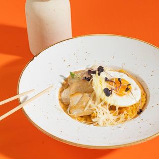 Жареный рамен с говядиной