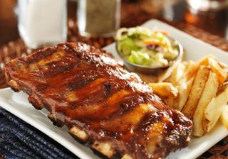 Coaste porc sous vide, cartofi prajiti, muraturi asortate, 300/150/200 gr