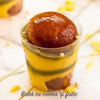 Baba con crema pistacchio
