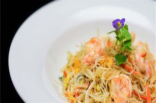 P10. Spaghetti di riso con gamberi