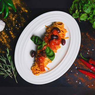 Spaghetti pomodoro con olive