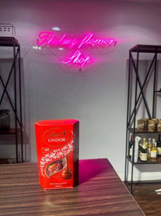LINDT CHOCOLATE RED