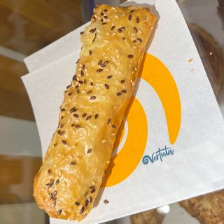 Рол з бринзою