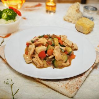 Pollo con verdura mista