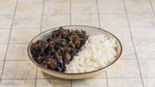 შავი სოკო "მოერი" ბადრიჯანთან ერთად + ბრინჯი ბასმათი (სამარხვო)