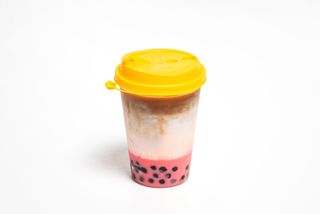 Бабл ти с клубничным соусом и кофе