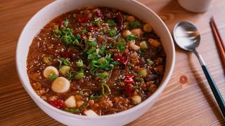 Spaghetti di soia all'agropicante 酸辣粉