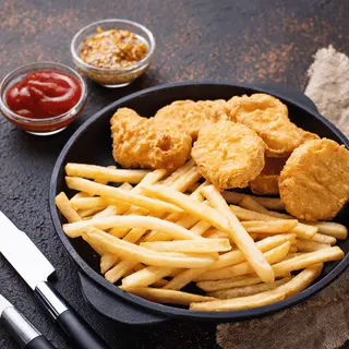 Nuggetsy z frytkami