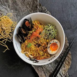 Локшина з морепродуктами (450г)