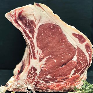 Costata piemontese accompagnata da patate al forno