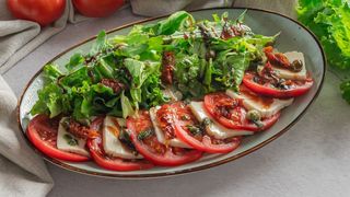 Брынза с томатом в песто соусе