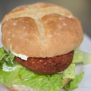 Oferta Hamburguesa De Pollo Lechuga, Mayonesa Y Kétchup