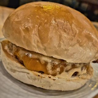 Cheeseburger (100 G.)