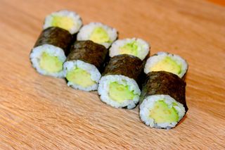 Суши Хосомаки авокадо  (8бр-110г)