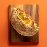 Піта з куркою з соусом 'Цезар'