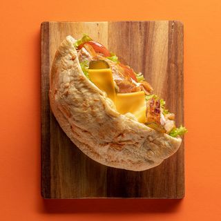 Піта з куркою з соусом 'Цезар'