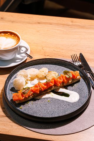 Омлет со слабосоленым лососем (210 гр)