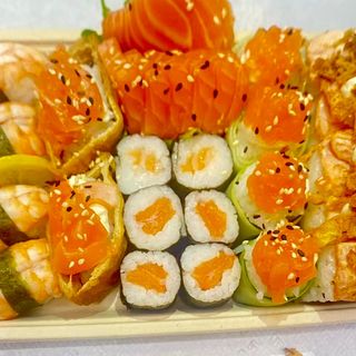  37 - Sushi misto + sashimi (28 peças)