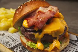 Burger Con BBQ Y Bacon
