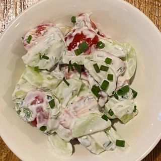 Cucumbers with tomatoes and sour cream 250gr