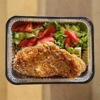 Сусамено рибно филе с гарнитура-свежа салата