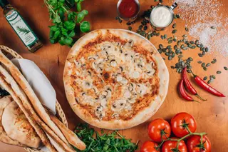 04. Pizza Funghi (Rozmiar Pizzy: Duża 40)