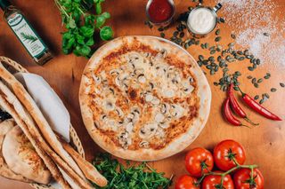 04. Pizza Funghi (Rozmiar Pizzy: Duża 40)