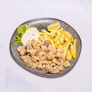 Frigane lignje s pomesom i tartarom