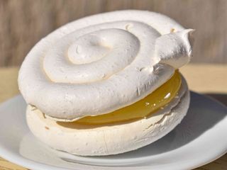 Меренга з лимонним курдом (1 psc)