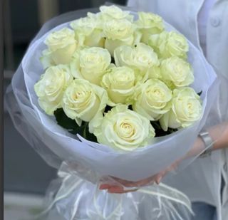 Букет з білих троянд