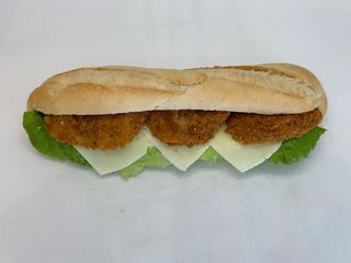 Sandwich Cesar, Pollo Empanado Lechuga Queso Y Salsa Cesar