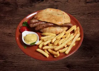 Domaća kobasica punjena sirom blaga