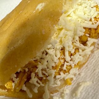 Arepa De Pollo Y Queso (1 Ud.)