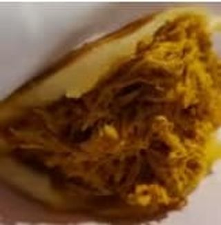 Arepa de pollo mechado