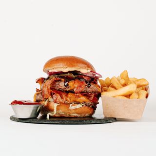 ZESTAW PODWÓJNY BEKONBURGER + FRYTKI