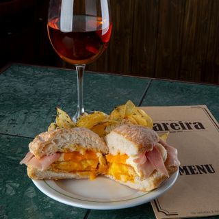 Prego em Pão Frango Especial