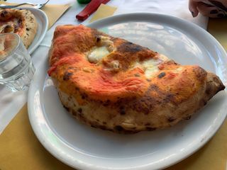 Calzone con cicoria e salsiccia