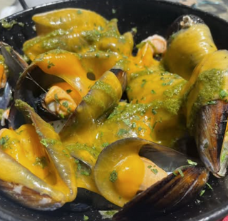 Tapa De Cazuela De Gambones Y Mejillones