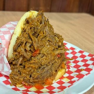 Arepa De Carne Mechada