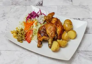 1/2 Pollo A L'Ast Con Patatas Y Ensalada