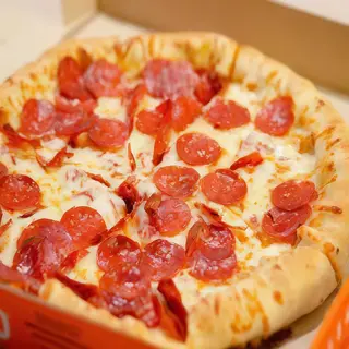 12- PIZZA DE PEPPERONI (33 CM.)