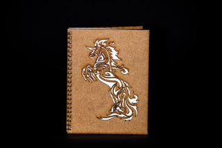 Agenda A5 din lemn cu unicorn