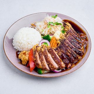 Kaczka chrupiąca z warzywami na ostro