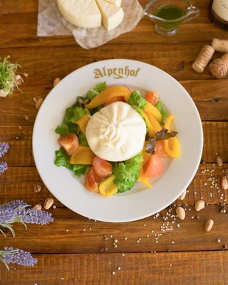 Салат с сыром Буррата