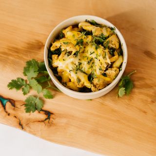 Mac and cheese cu pui BBQ (450gr)