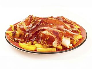 Huevos rotos con jamón serrano