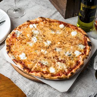 Піца Кватро Формаджи